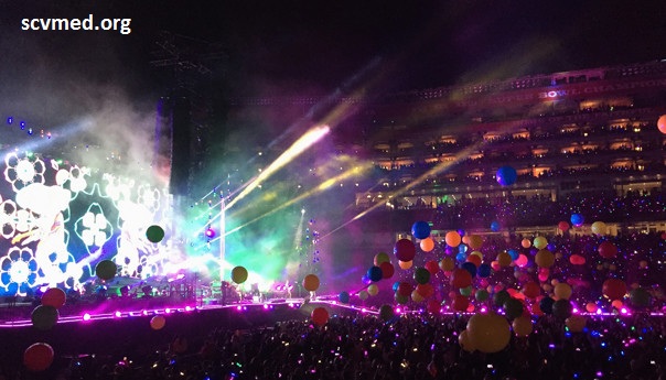 Santa Clara Melihat Coldplay Melakukan Melewati Jam Malam Biasa